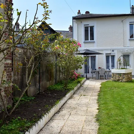 Holiday home Maison Deauvillaise *